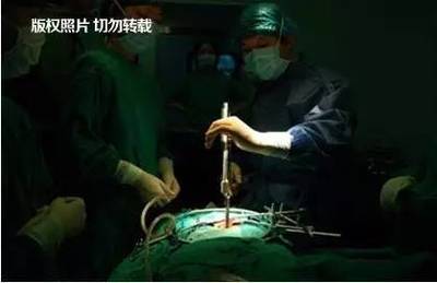 秦嶺土郎中擅治腰椎病,為腰椎病人換上“鐵腰板