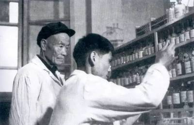 秦嶺土郎中擅治腰椎病,為腰椎病人換上“鐵腰板